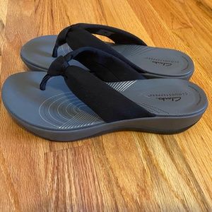 Like New Clarks Wedge Flip Flops Size 9